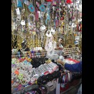 und Schmuck verkauft